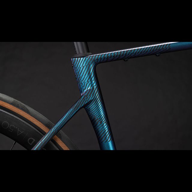 CUBE Attain C:62 SLT maantiepyörä